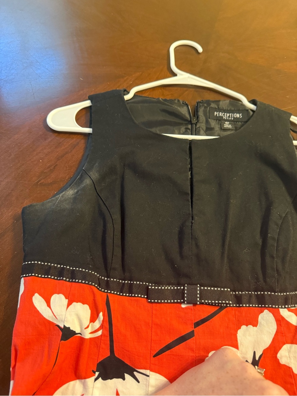 Perceptions Black Bodice Red Floral Circle Dress - Picture 2 of 3